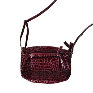 La Diva Elegant Crocodile-Embossed Burgundy Shoulder Bag